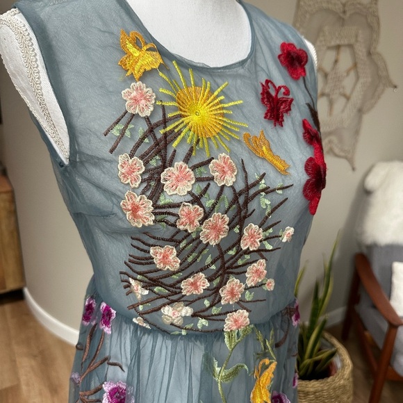 Sheer tulle midi overlay dress with crewel floral embroidery - Picture 3 of 8